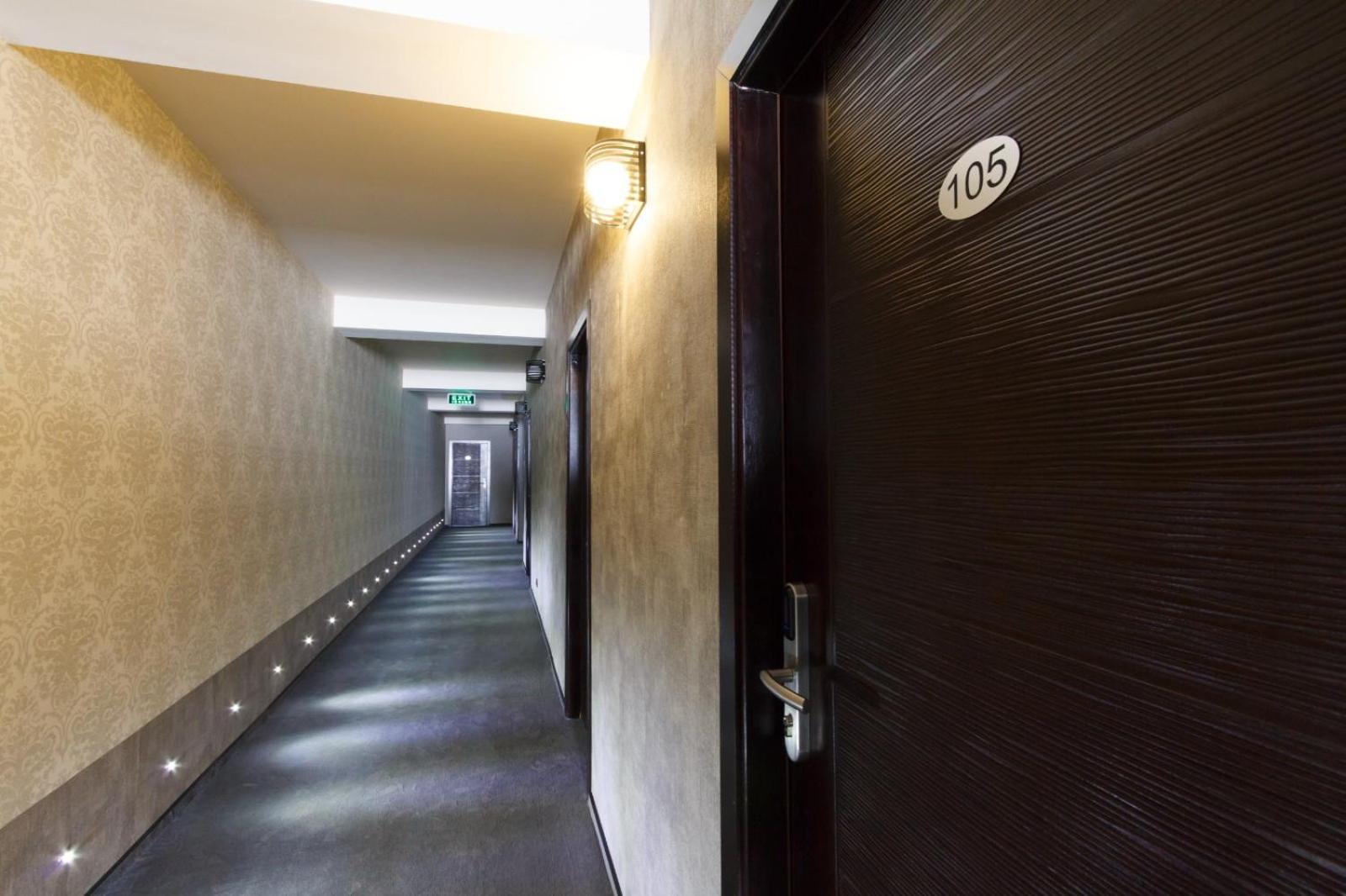 Ymy Hotels Zsilvásárhely Kültér fotó