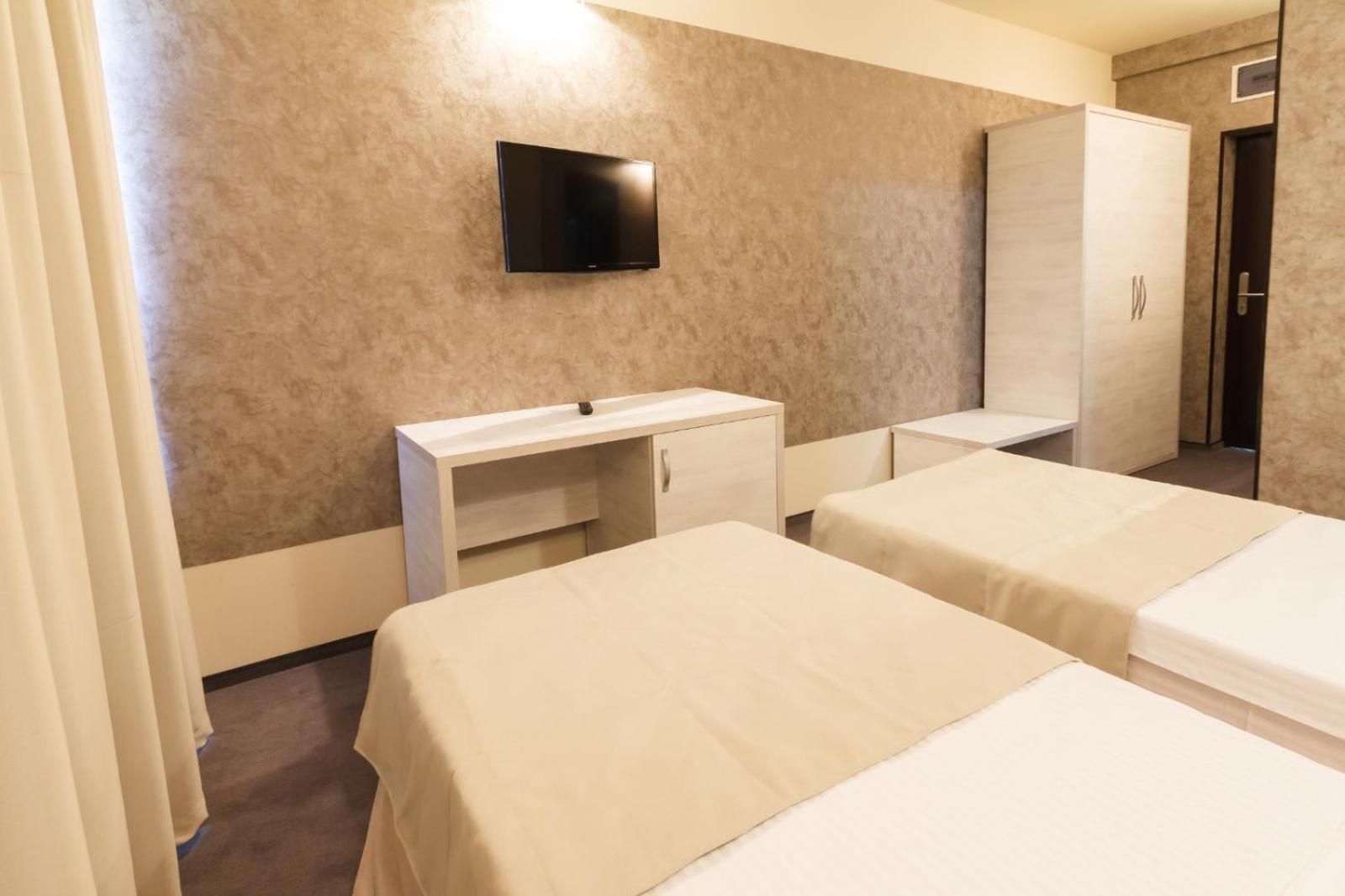 Ymy Hotels Zsilvásárhely Kültér fotó