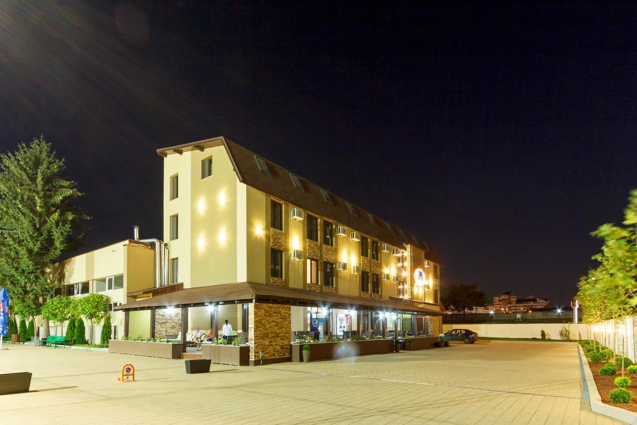 Ymy Hotels Zsilvásárhely Kültér fotó