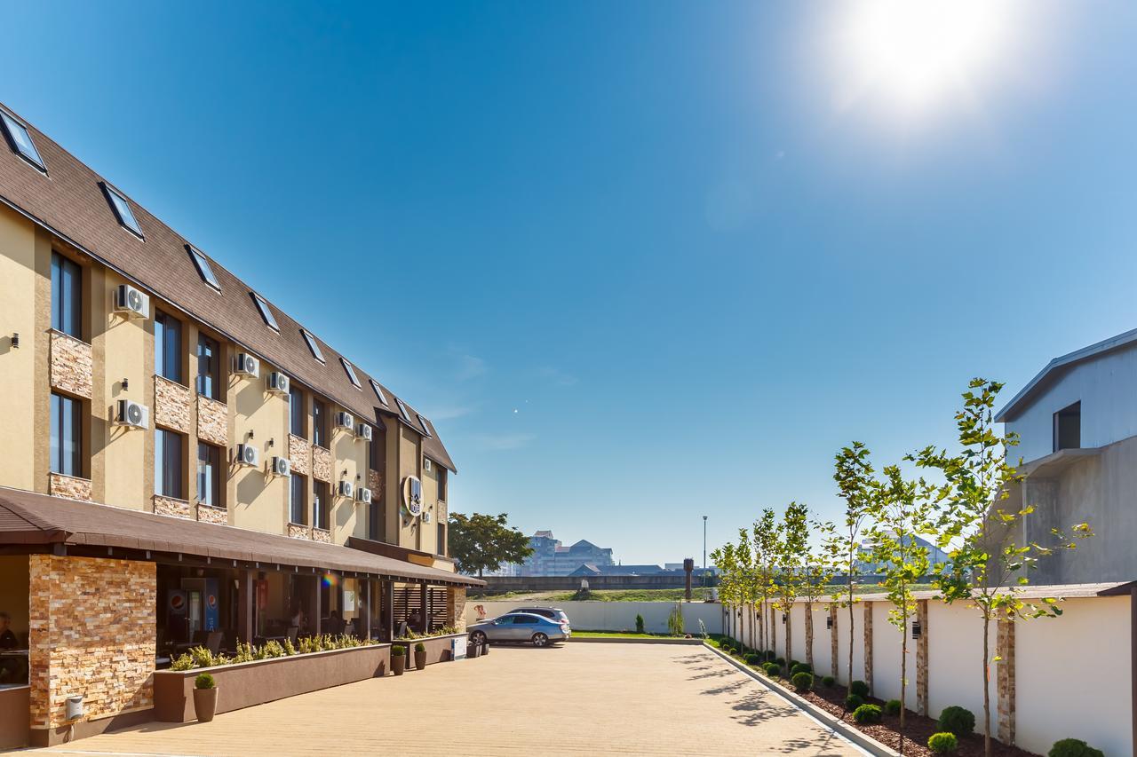 Ymy Hotels Zsilvásárhely Kültér fotó