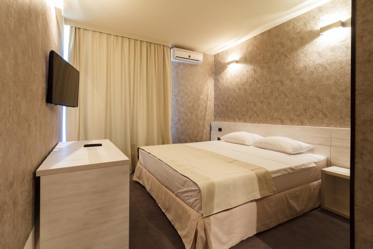 Ymy Hotels Zsilvásárhely Kültér fotó