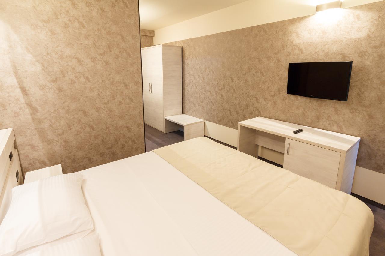 Ymy Hotels Zsilvásárhely Kültér fotó