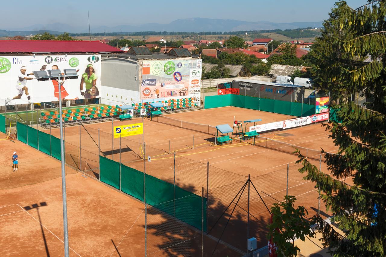 Ymy Hotels Zsilvásárhely Kültér fotó