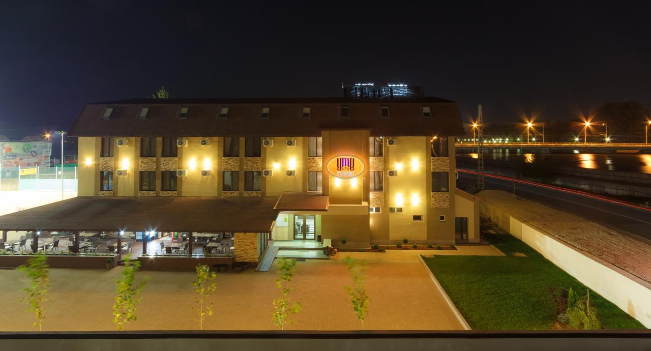 Ymy Hotels Zsilvásárhely Kültér fotó