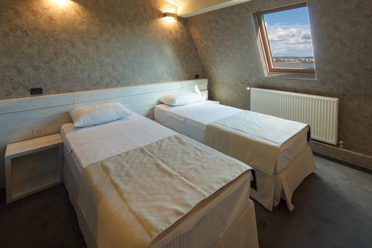 Ymy Hotels Zsilvásárhely Szoba fotó